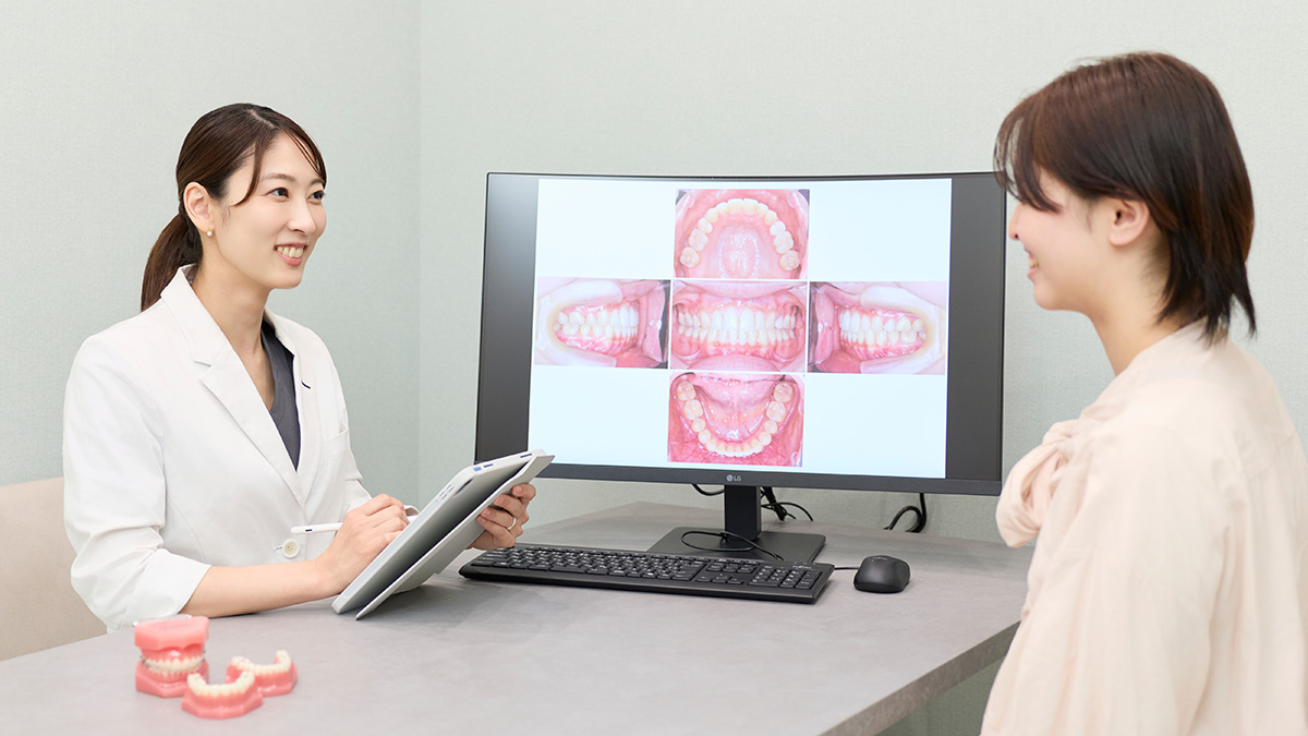 出っ歯についてのカウンセリングを行う院内の様子